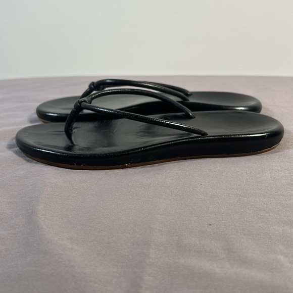 OluKai flip flops - Picture 5 of 5